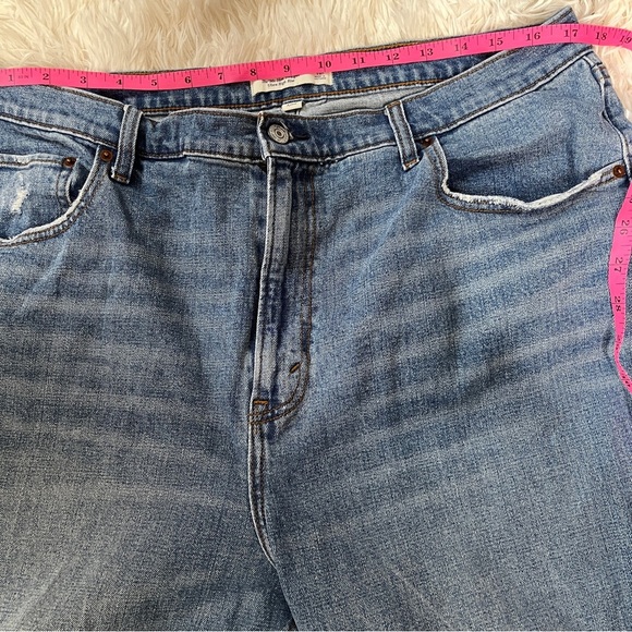 Abercrombie & Fitch 90s Slim Straight Curvy Ultra High Rise Distressed Jeans 18 - Picture 8 of 13